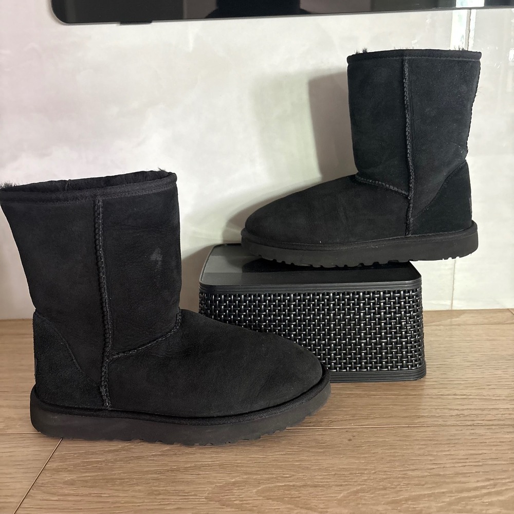 UGG Classic Short Il Women's Boots Size 7